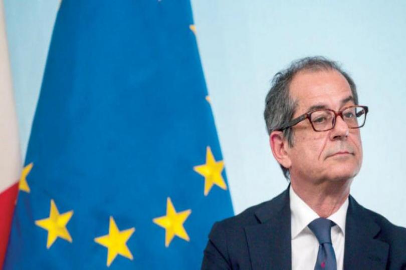 وزير المالية الإيطالي في بروكسل لمناقشة أزمة الموازنة